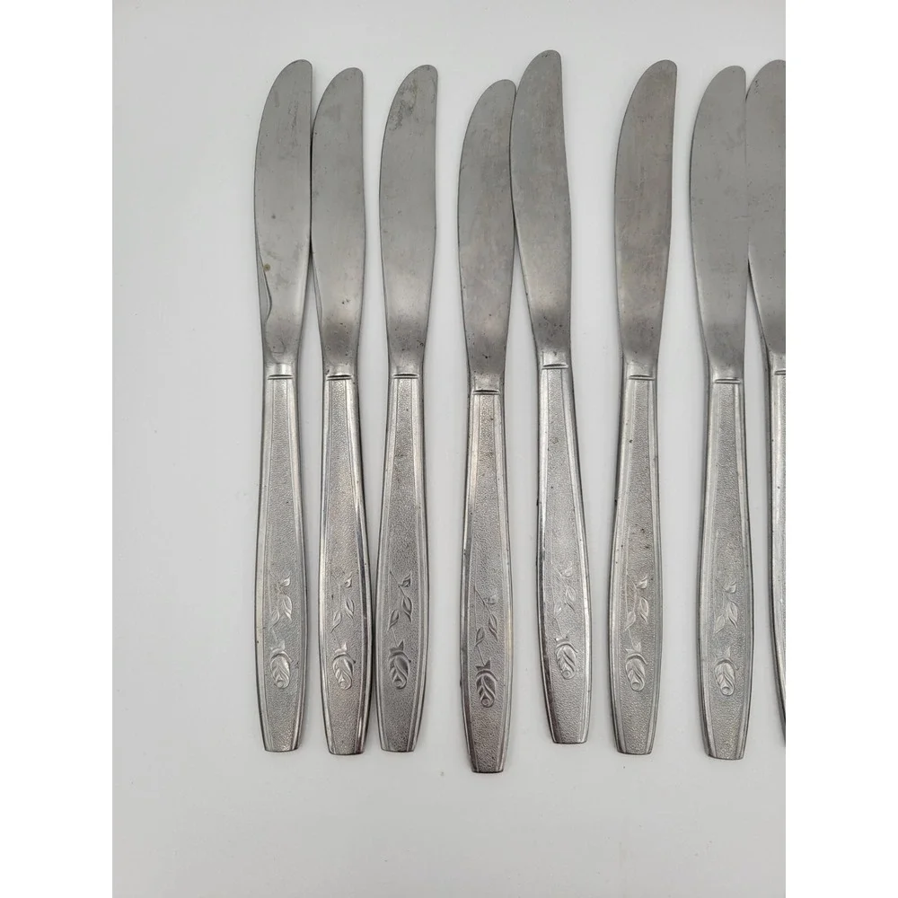 Lot of 14 Vintage Flatware Dinner‎ knives Unknown pattern Textured Rose bud
